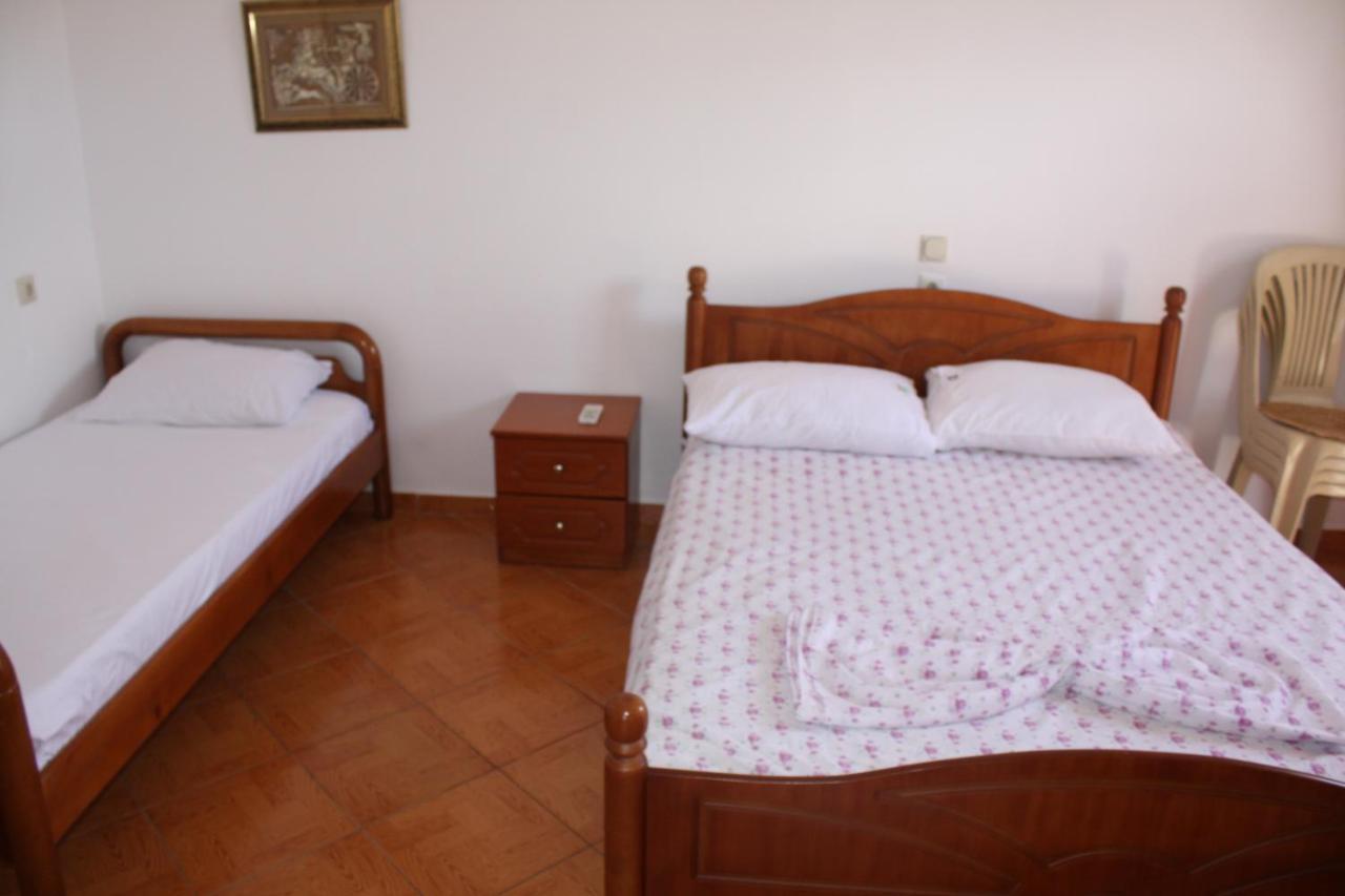 Guesthouse Benardo Sarande Exterior photo